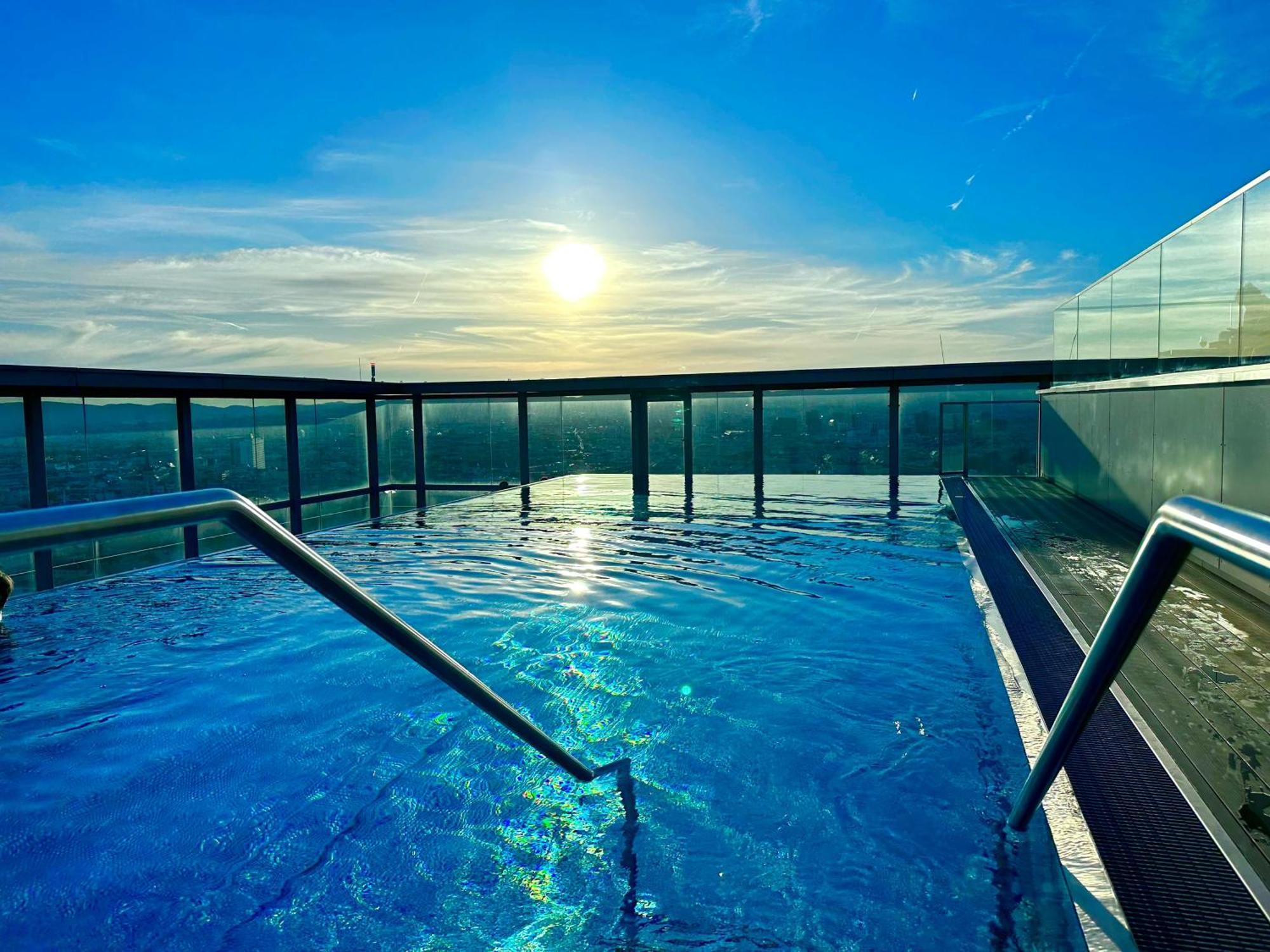Vienna Sky Apartment I Rooftop Pool I Netflix Ngoại thất bức ảnh