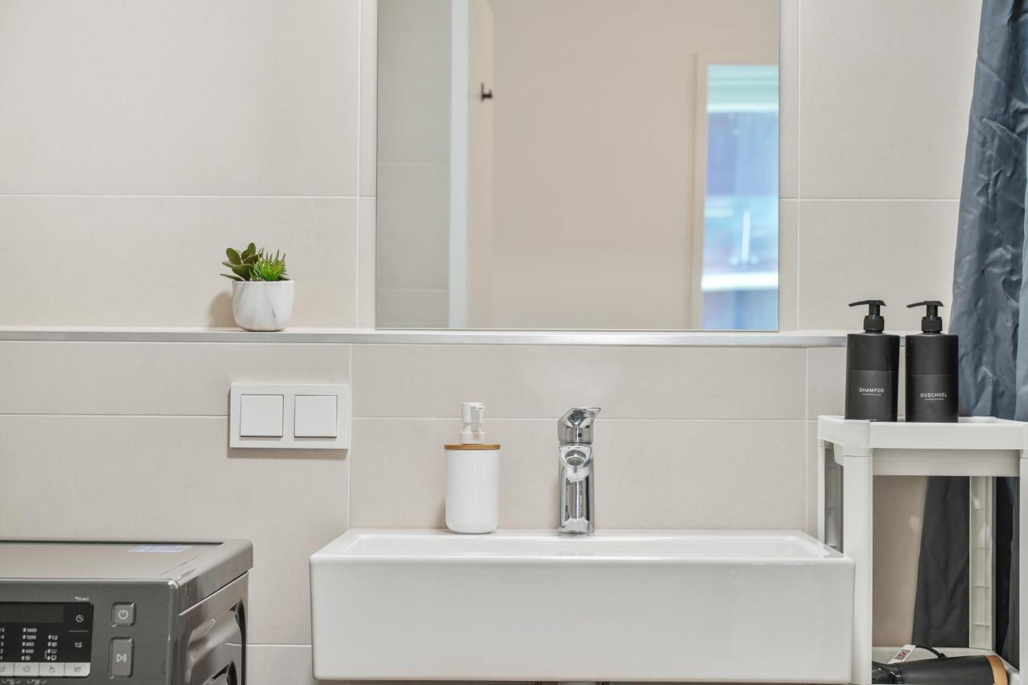Vienna Sky Apartment I Rooftop Pool I Netflix Ngoại thất bức ảnh